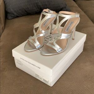 Steve Madden silver heels ‘Sidney’. Size 6.